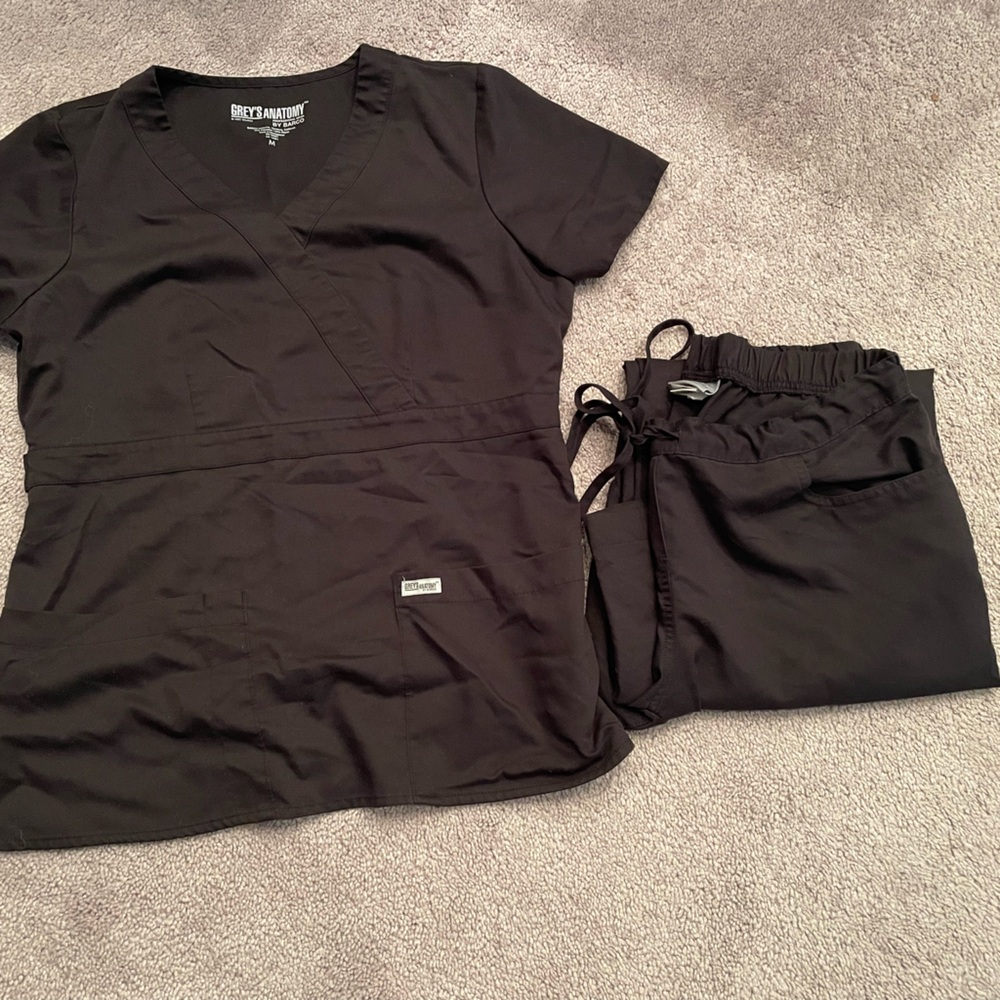 Grey’s Anatomy Women’s Black Scrub Set Medium